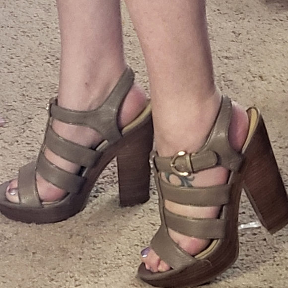 Coach "Catarina" Sandal With Chunky Heel! Sz. 9 1/2 - Picture 1 of 7
